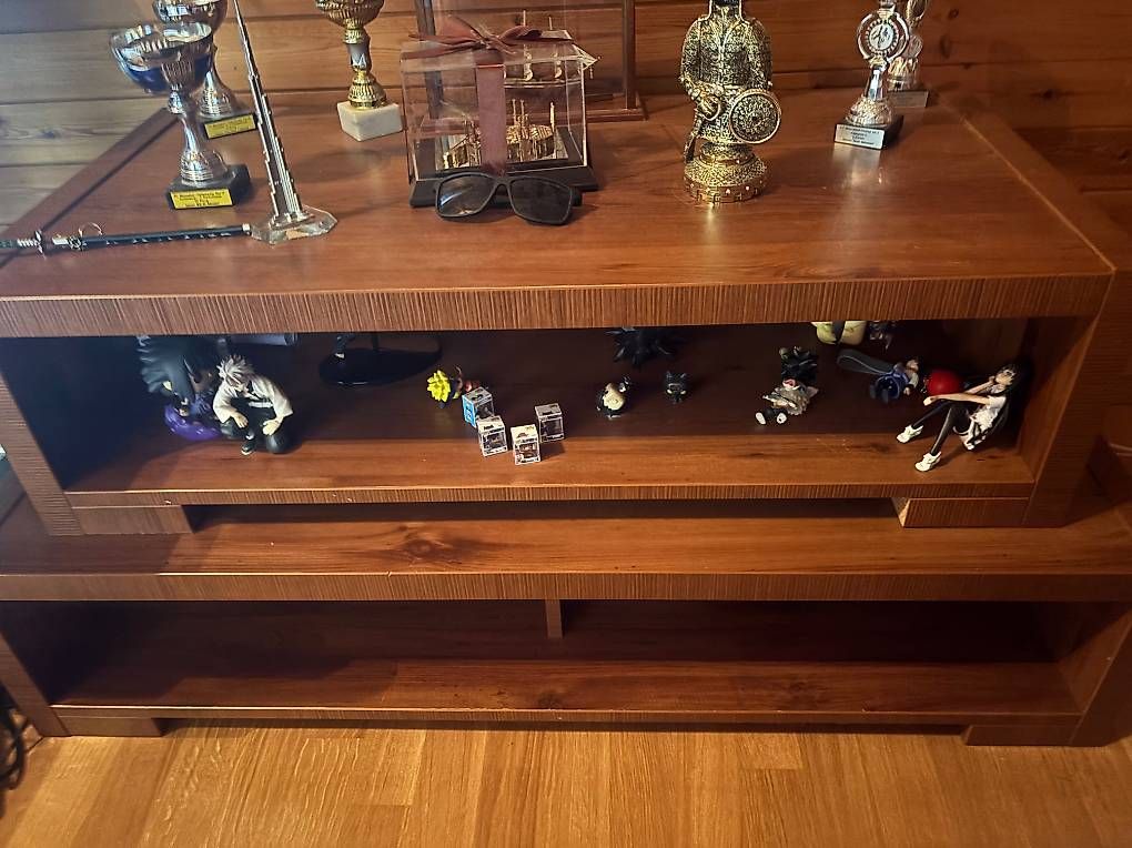 Betten: aus Echtholz  Bett, 2 Nachttische & Sideboard – Gebraucht aus Zumikon von bak_g65y 1