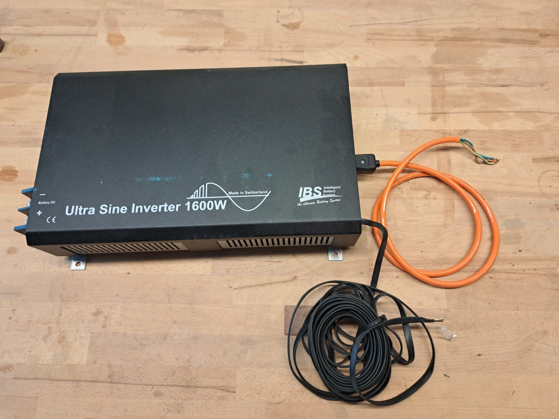 Onduleurs: Inverter Wechselrichter 12V - 220V – D'occasion à Flims Dorf par Brugar 1