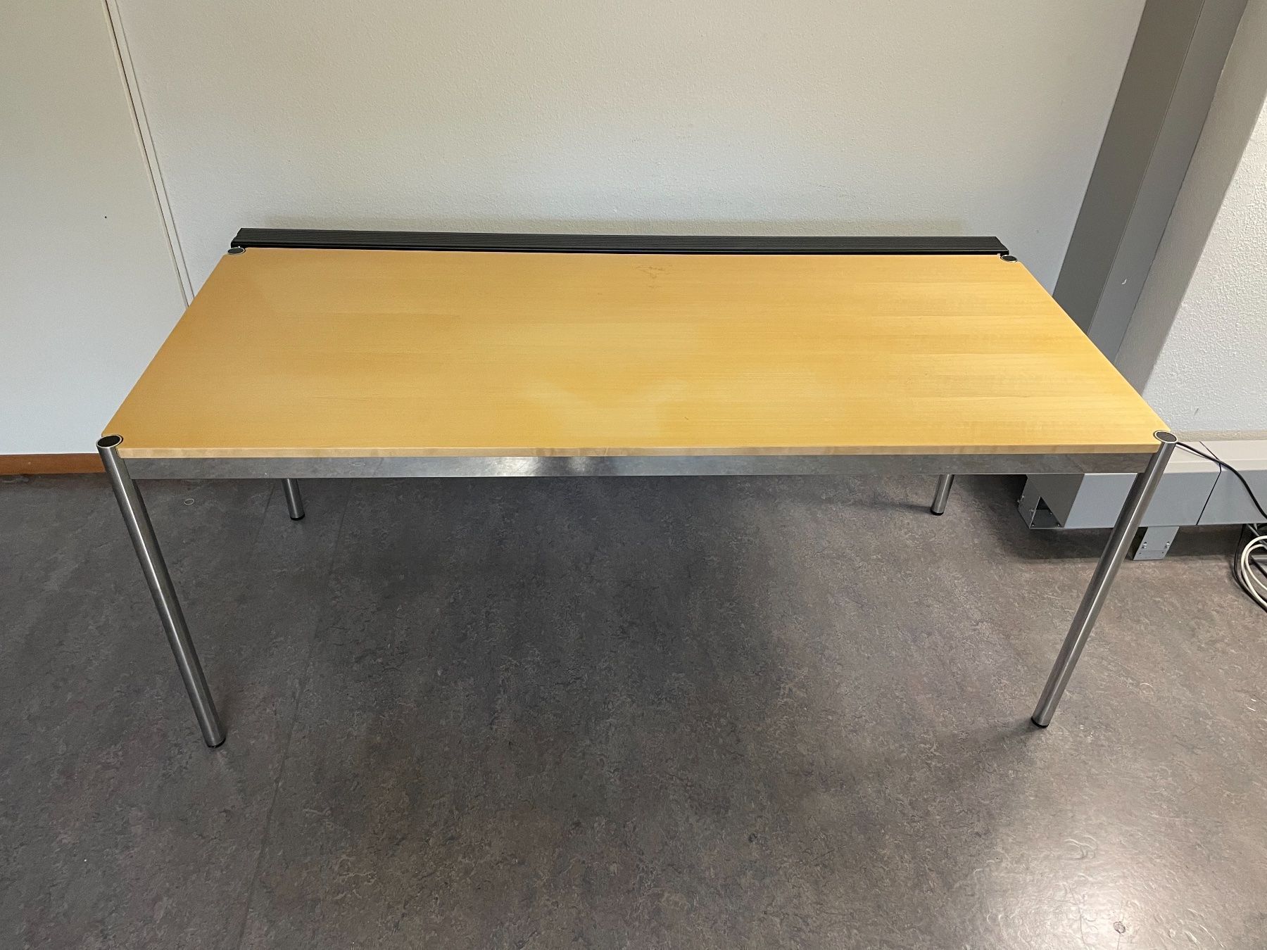 USM Scrivanie: USM Haller Tisch 175x100 Buche – Usato da Grenchen venduto da Design-Outlet 1