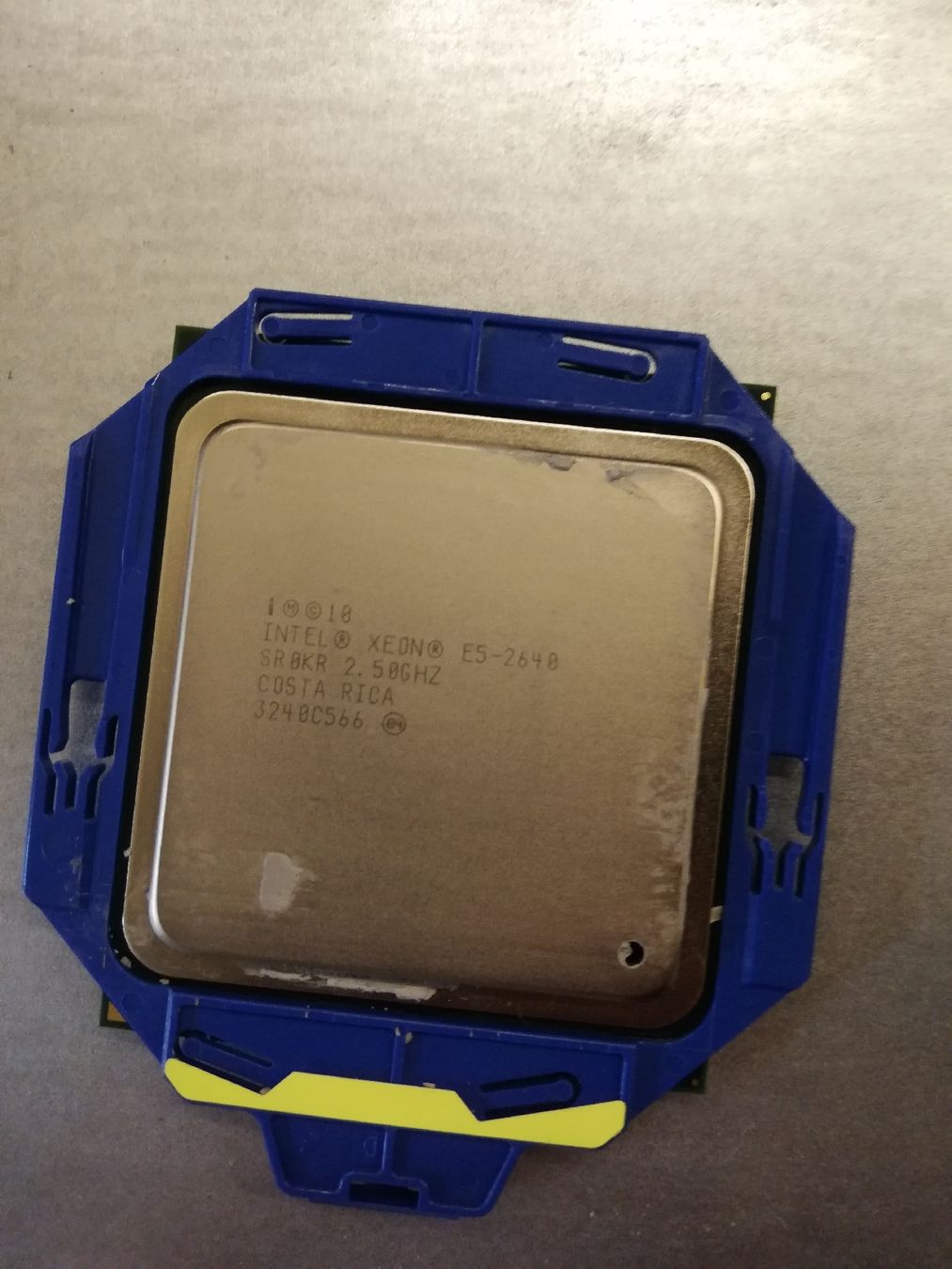 Intel Componenti elettronici: Processeur Intel Xeon E5-2640, 2.50GHz cpu – Usato da Vétroz venduto da Guadonjin