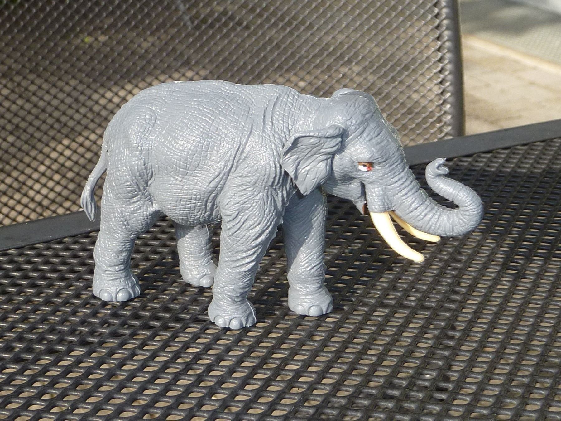 Figurines: Britains Elefant – D'occasion à Gelfingen par btrottmann