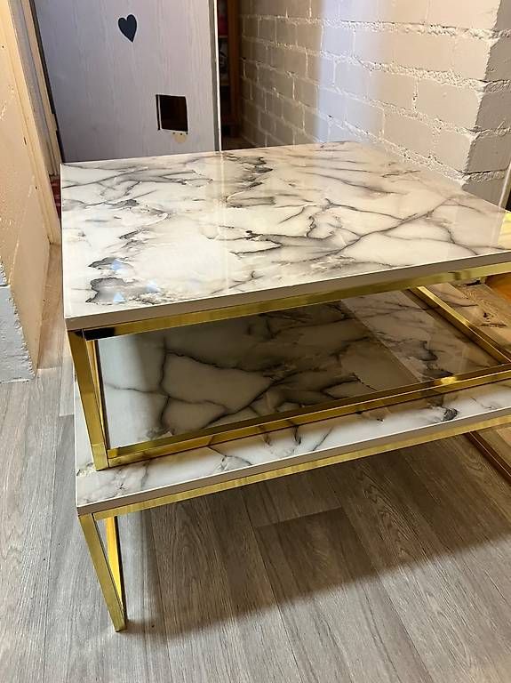Set di tavolo e panche: Beistelltisch Set – Usato da Solothurn venduto da Jasminxara
