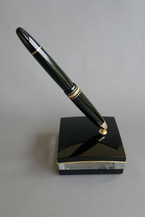 Stifthalter Aus Aluminium – Quadratischer Einzelschlitz, 39x35x35 Mm, Silber, Mit Rutschfester Basis