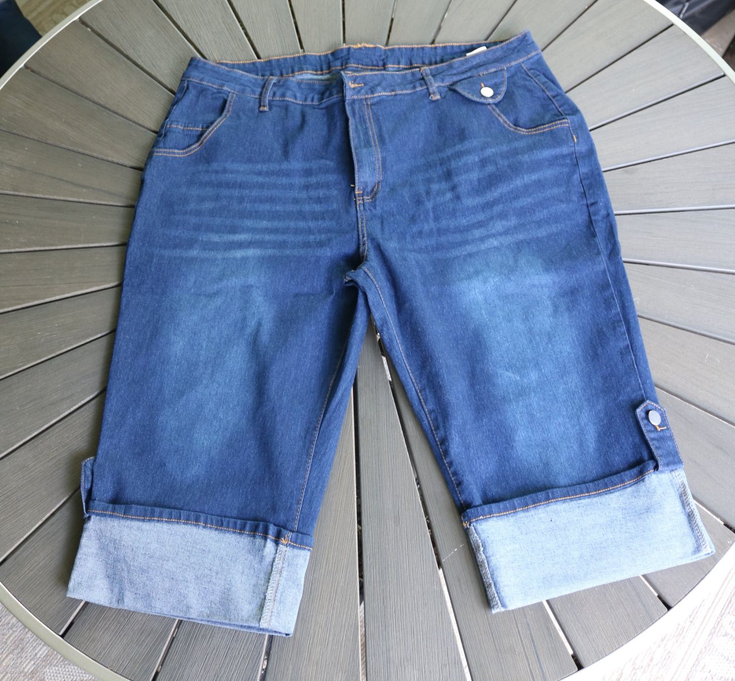 Jeans: Jeans-Shorts Capri – Neuf (Voir description) à Frick par Beni58