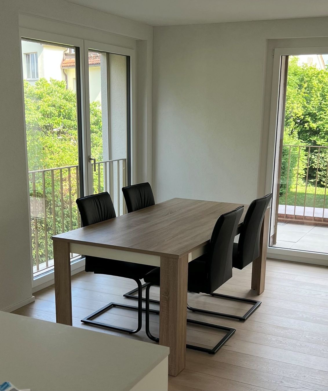 Pfister Tables: Esstisch – D'occasion à Rüschlikon par Guybrush_Threepwood_