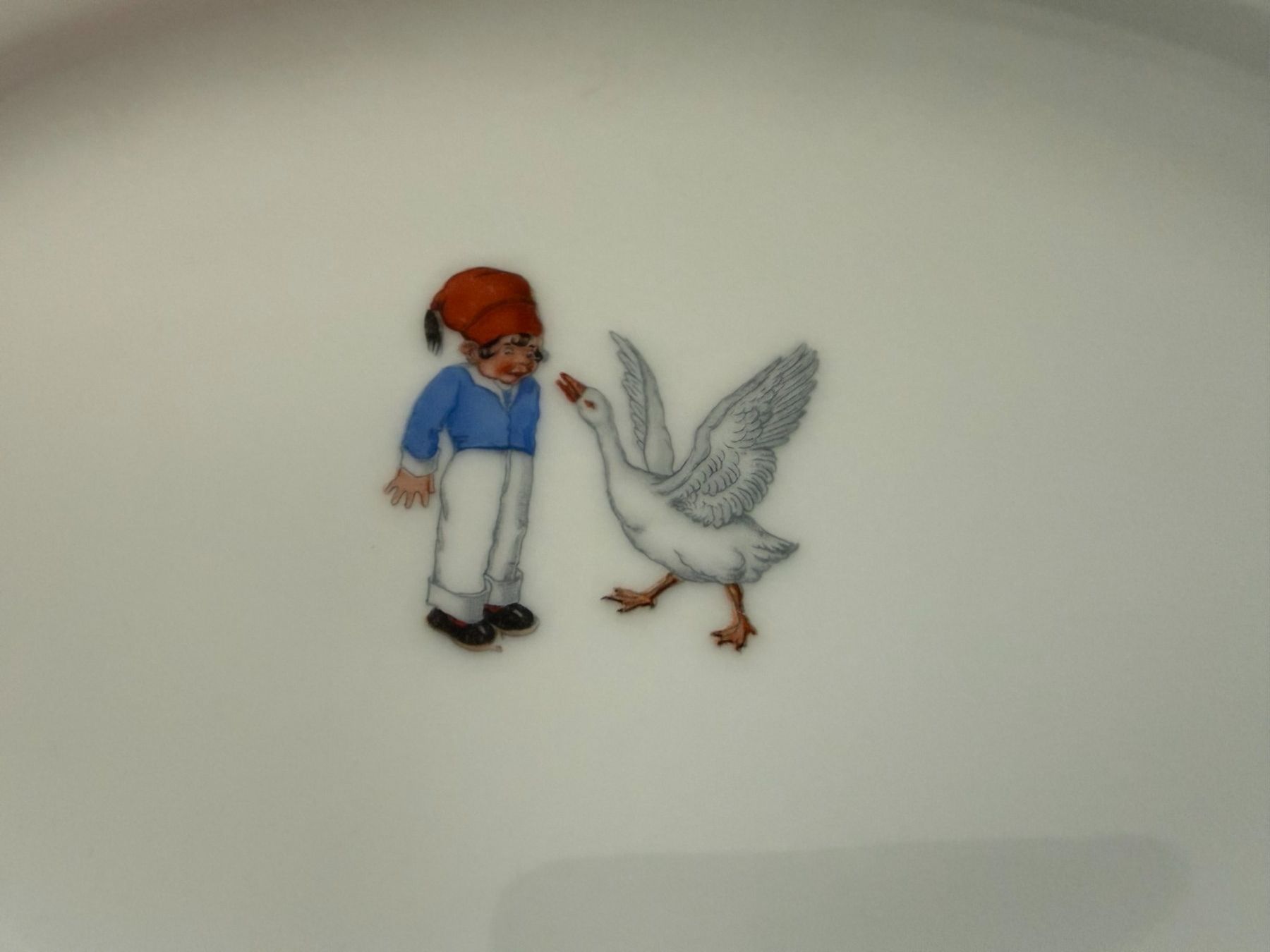 Servierplatten: antikes  Kindergeschirr  Platte  Nils  Holgersson – Gebraucht aus Subingen von ArtBead 1