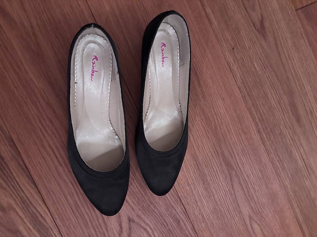 Damenschuhe: Schwarze Pumps Gr. 39,5 – Neu und originalverpackt aus Ziefen von cmm_cc2z 2