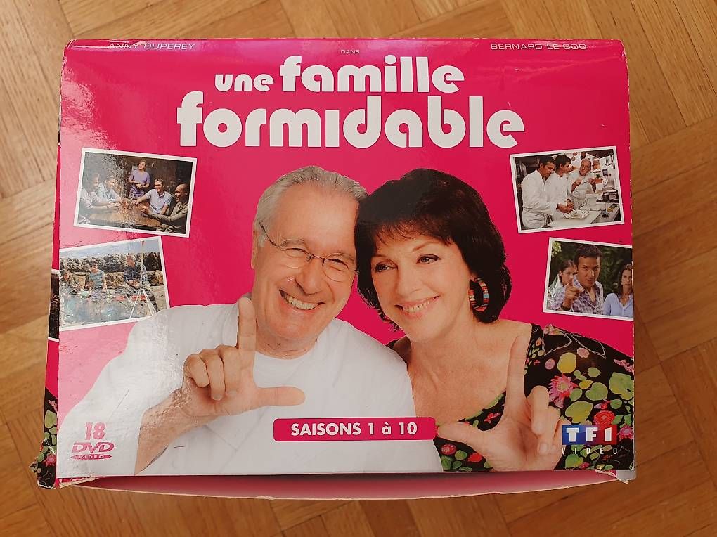 Tous les DVDs: DVD - Une famille formidable – D'occasion à Lavey-Village par Dumbine