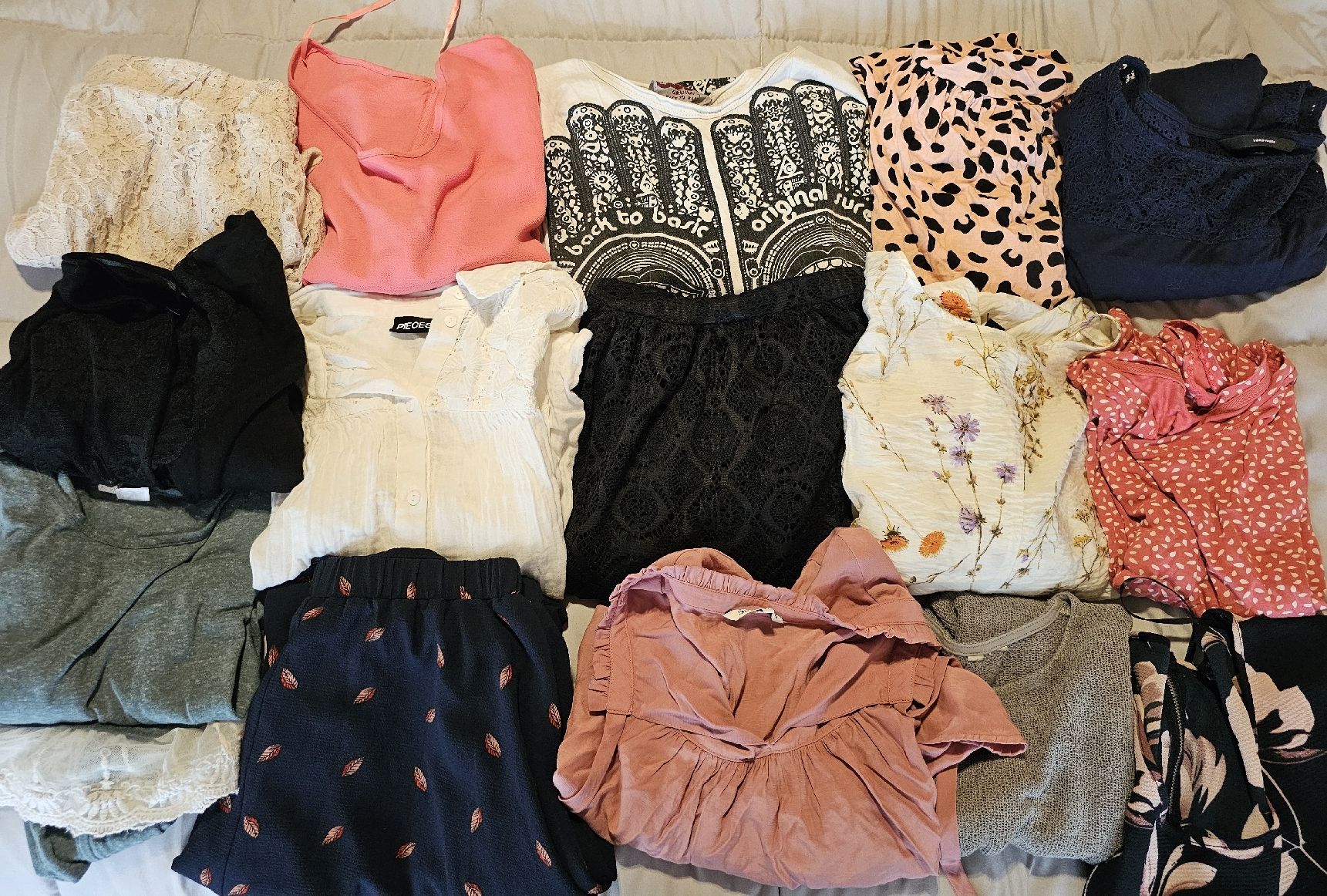 Kleiderpakete: Kleiderpaket über100 Teile Gr M/L – Neu (gemäss Beschreibung) aus Grabs von Sunnewis-2 1