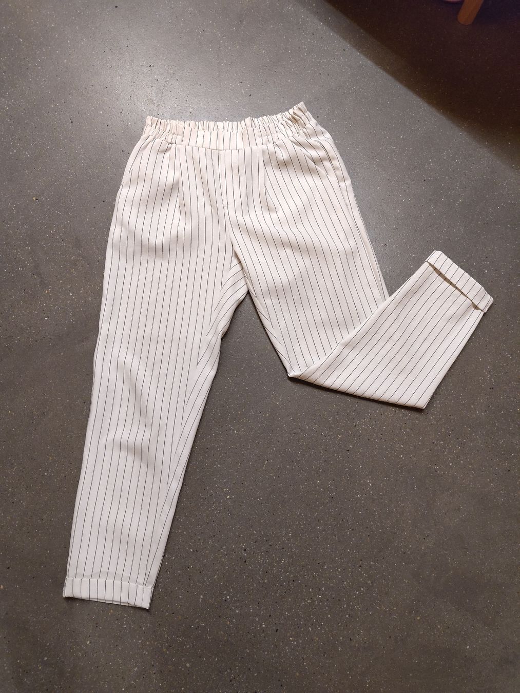 Pantaloni: Weiß gestreifte Hose – Usato da Zürich venduto da aurelie.99