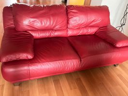 2 rote Ledersofas zu verkaufen