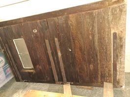 Alte Stalltür mit Fenster, Scheunentür, restaurierbar.