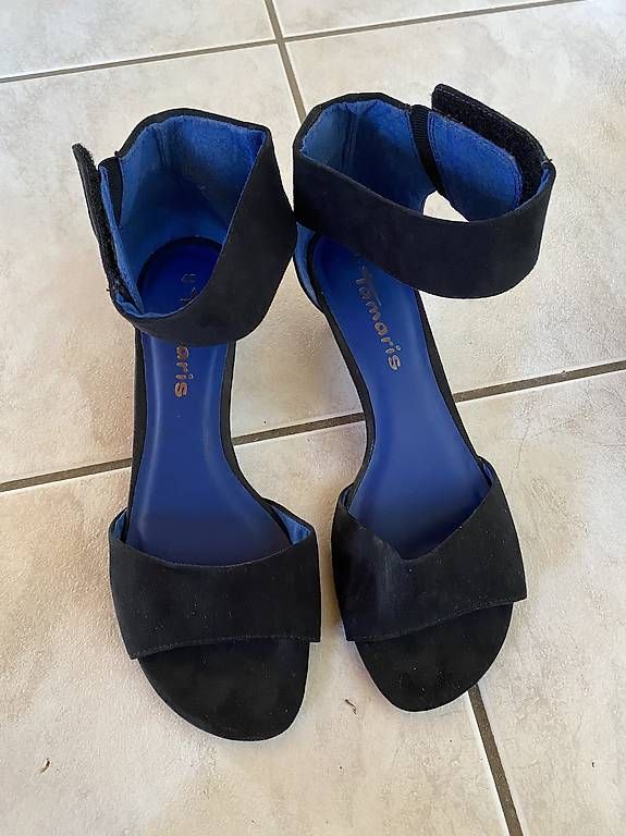 Damenschuhe: Sandalen von Tamaris schwarz-blau – Gebraucht aus Hinwil von Th0mz