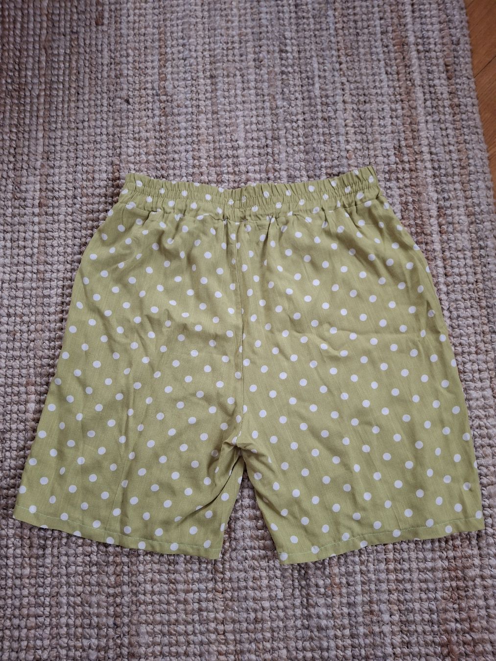 Pantaloni: Shorts à pois vert M – Usato da Lausanne venduto da Cognitia 1