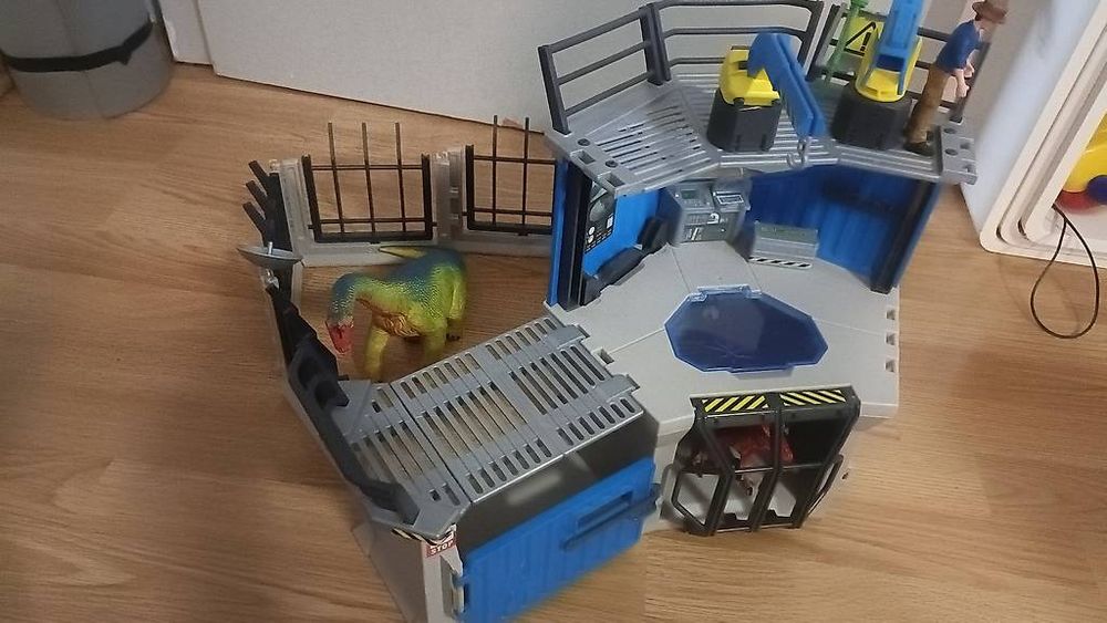 Schleich Jouets: Schleich Dino-Forschungsstation – D'occasion à Küttigen par ACURA86 1