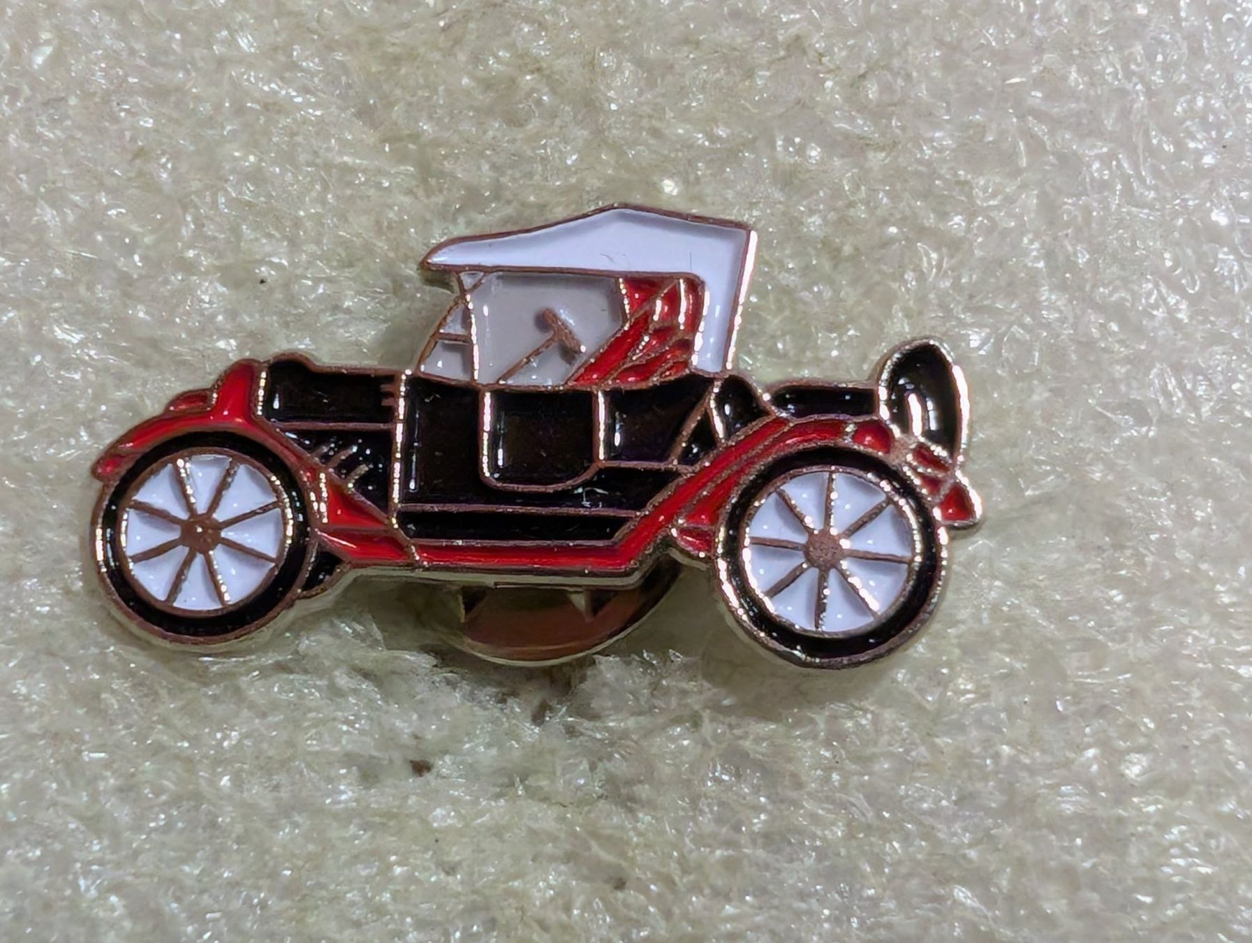 Placchette & Badge: Ansteckpin 226: Auto Oldtimer – Usato da Oppligen venduto da Pin-Fall-Shop