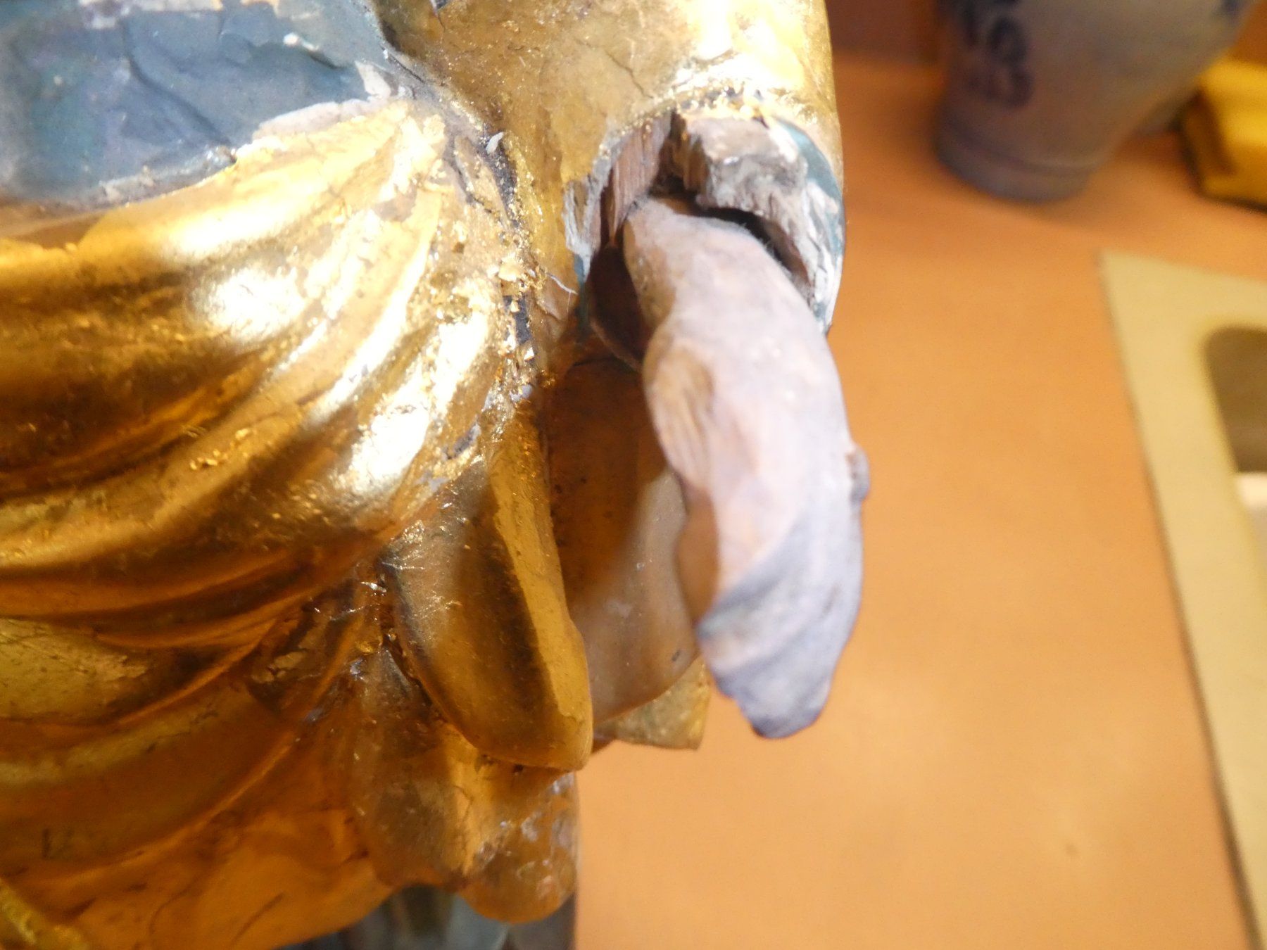 Sculture & Statue: Alte Heiligenfigur mit Schwert, Holz, bemalt – Usato da Chur venduto da Diversico2010 2