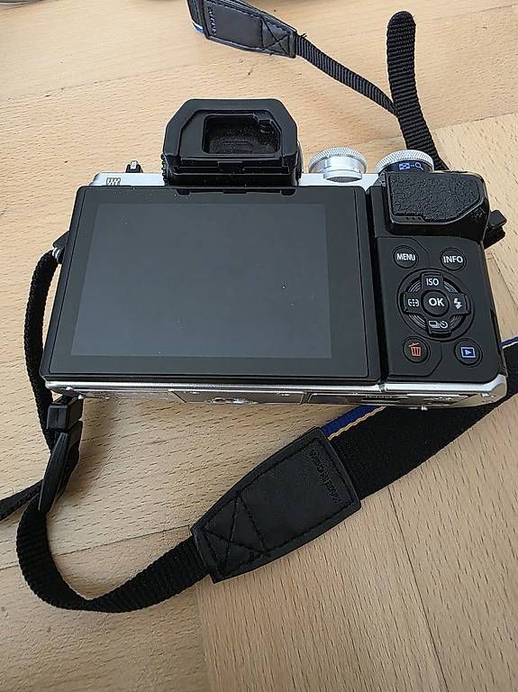 Appareil photo: Olympus OM-D E-M10 Mark III + 2 Objektive – D'occasion à Thal par and_wn7z 2
