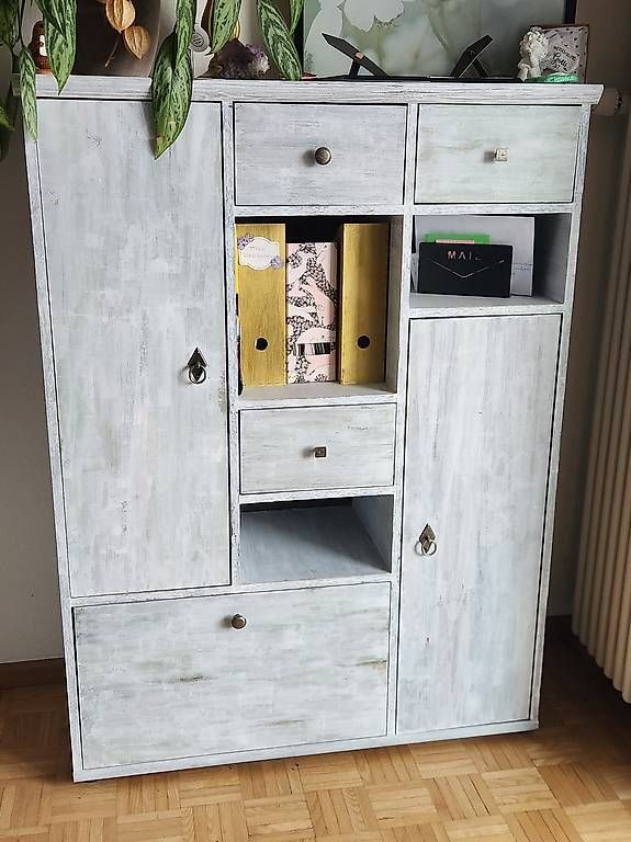Shabby Chic Highboard gebraucht (Gebraucht) in Münchenstein für CHF 20 – nur Abholung auf Ricardo kaufen