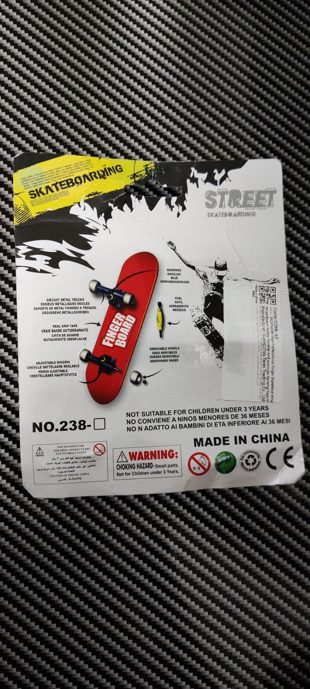 Giocattoli: Finger Board Finger-Skateboard – Nuovo e nell'imballaggio originale da Ettingen venduto da flouleFM 1