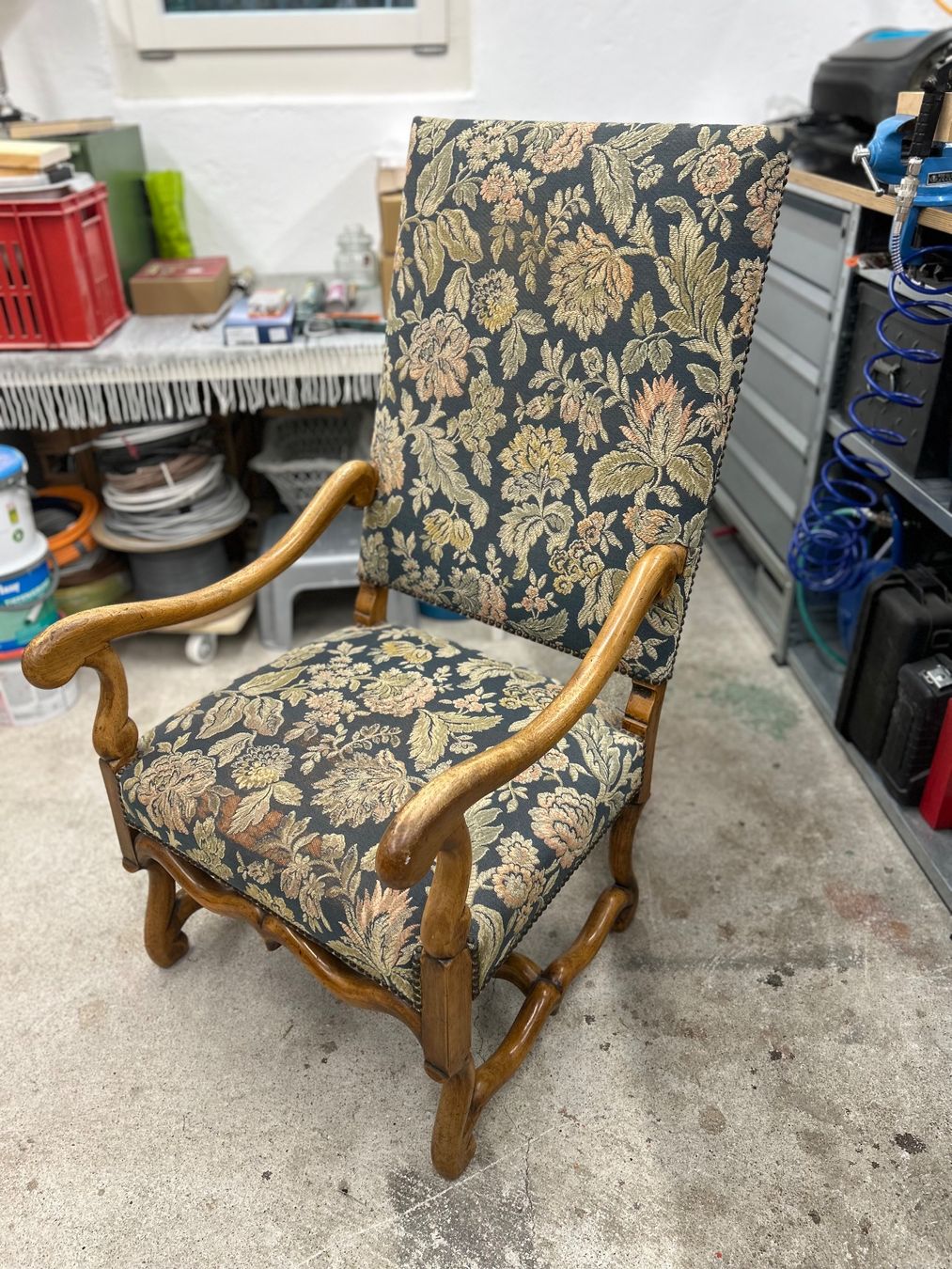 Sessel: Zwei Sessel Blumenmuster Holzgestell gebraucht – Gebraucht aus Hinwil von Sizu0 1
