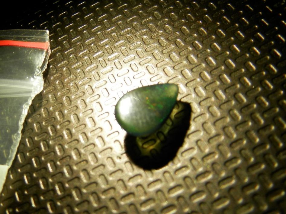 Pierres précieuses: Black Opal 1.03carat – Neuf (Voir description) à Gals par Vivelesencheres 4