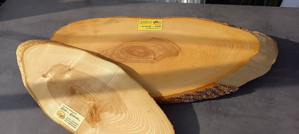 Plateaux: Rustikale Holz Servierplatten mit Rinde – D'occasion à Seon par Psalm28