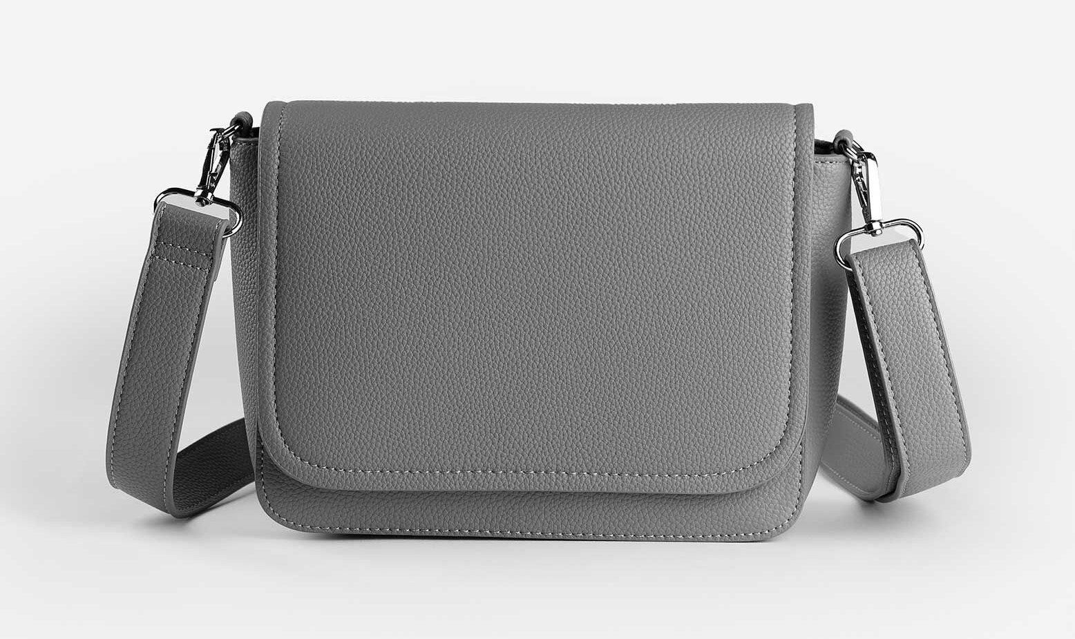 Taschen für Damen: Umhängetasche / Schultertasche Lederoptik grau – Neu (gemäss Beschreibung) aus Oensingen von Mavo4711