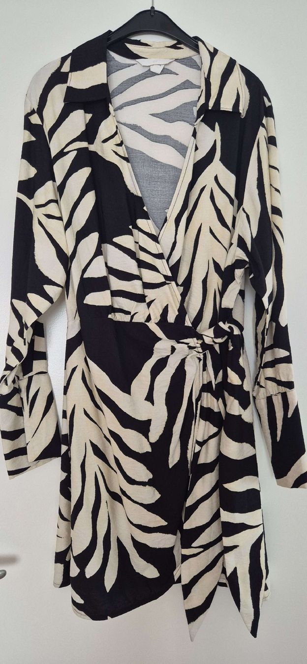 H&M Vestiti: Robe noir et beige, taille M, comme neuve – Nuovo (secondo la descrizione) da Le Locle venduto da Arya4