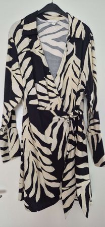 Robe noir et beige, taille M, comme neuve