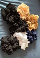 Div. Farben von Zopfgummi unter hijab