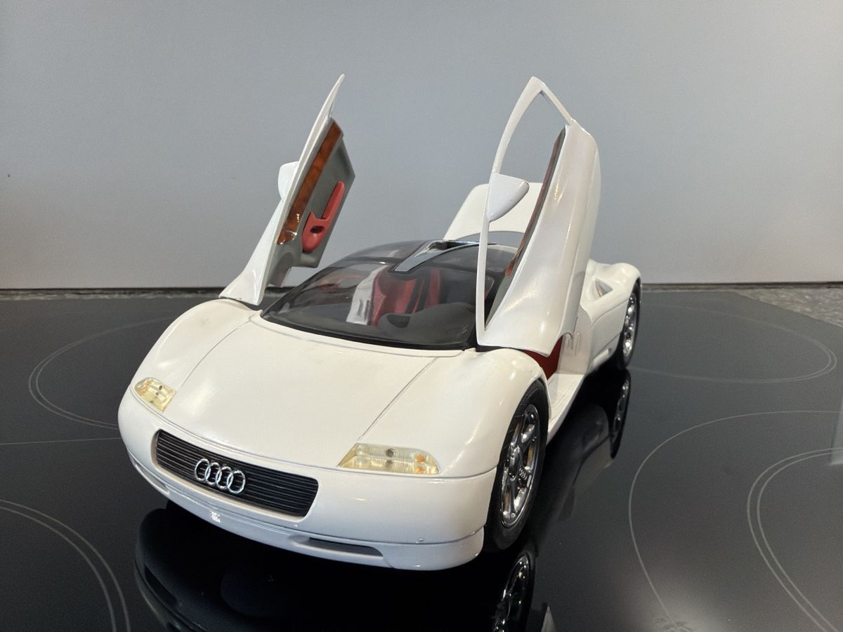 Revell Modellini d'auto: Audi Avus weiss - 1/18 - Revell – Usato da Wolfwil venduto da Rolex1 7