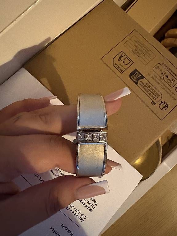Montres: Armband Uhr – D'occasion à Hellikon par ind_m7n8 1
