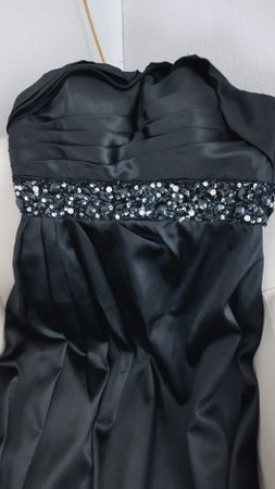 Schwarzes Cocktailkleid aus 100 % Polyester