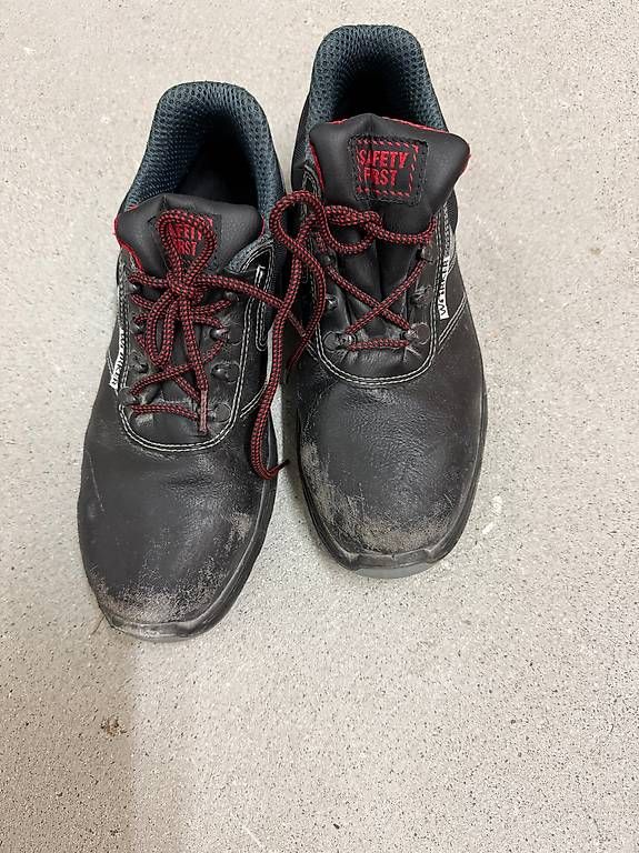 Scarpe da uomo: Arbeitssicherheitsschuhe Grösse 42 – Usato da Aesch BL venduto da Baschqua 1