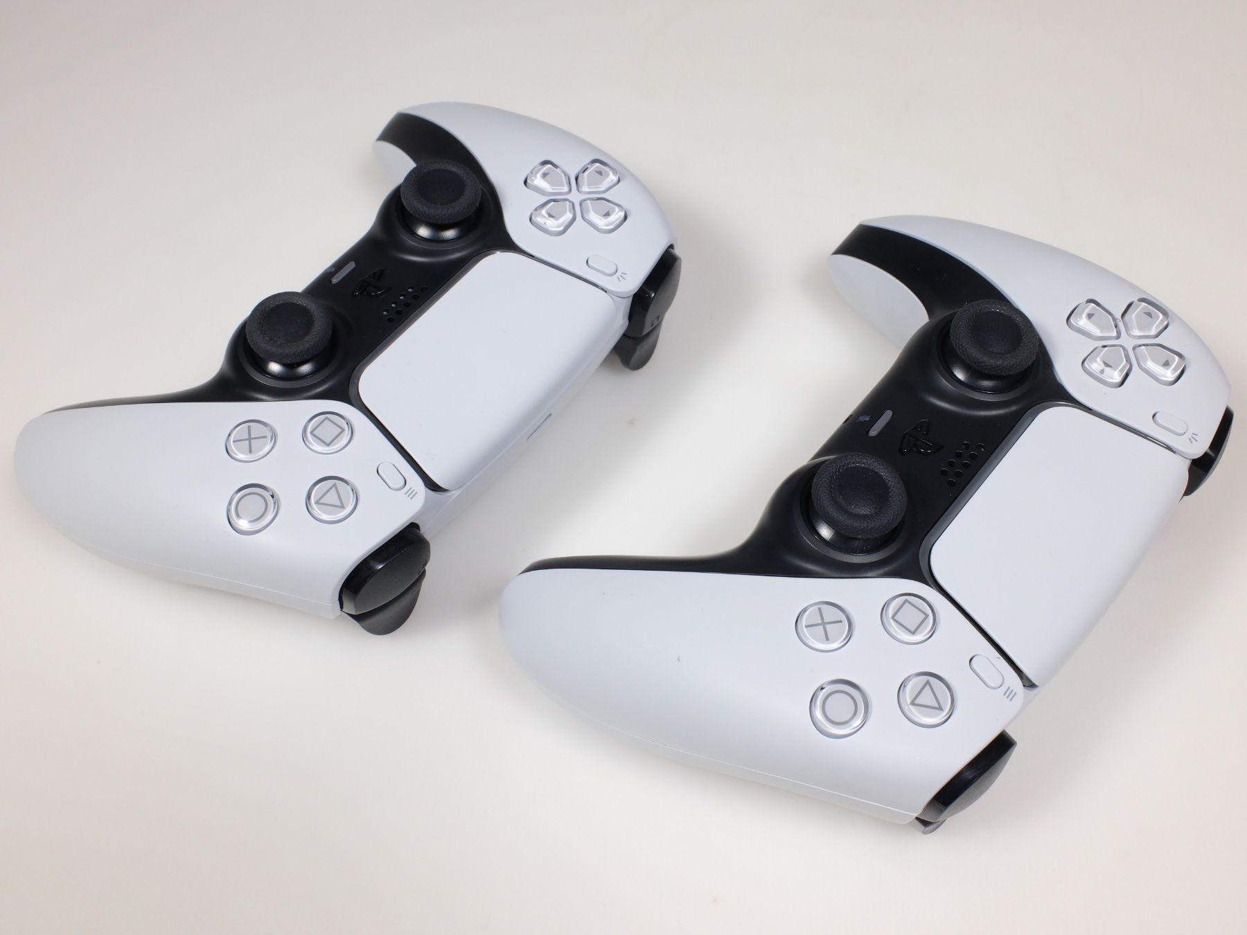 Sony Consoles: PlayStation 5 Disc inkl. 2 Controller, 3 Spiele und Headset – D'occasion à Lobsigen par Markus_Haenggi_Bern 5