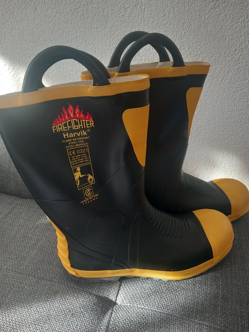 Scarpe da uomo: Feuerwehrstiefel Gr.37 – Nuovo e nell'imballaggio originale da Thun venduto da Beas-Allerlei