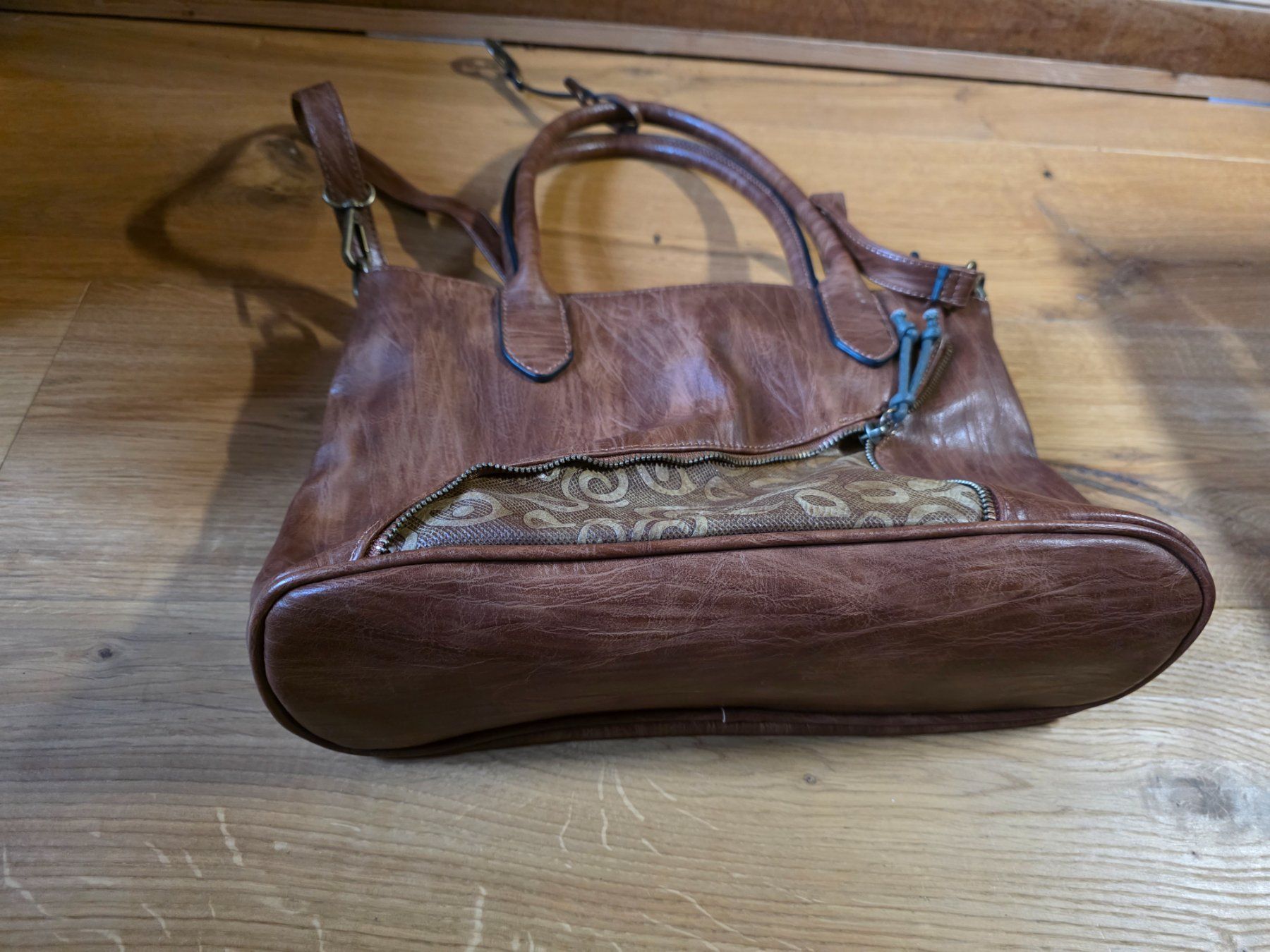 Rieker Borse da donna: Rieker Hand Tasche braunes Leder oder Kunstleder Handtasche – Usato da Walterswil BE venduto da Lonitti 2