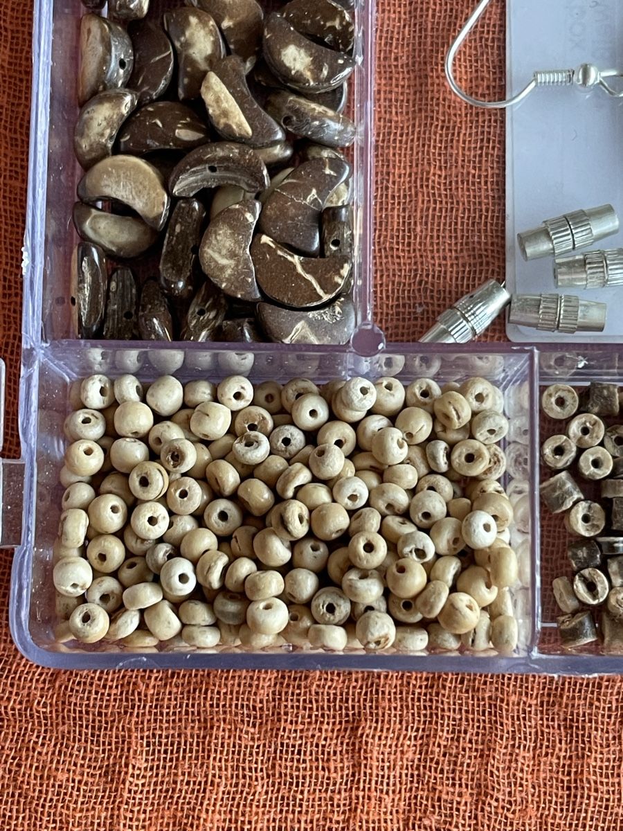 Holzartikel: ALLES RAUS Bastelperlen Holz – Gebraucht aus Kloten von simones.thriftshop 1