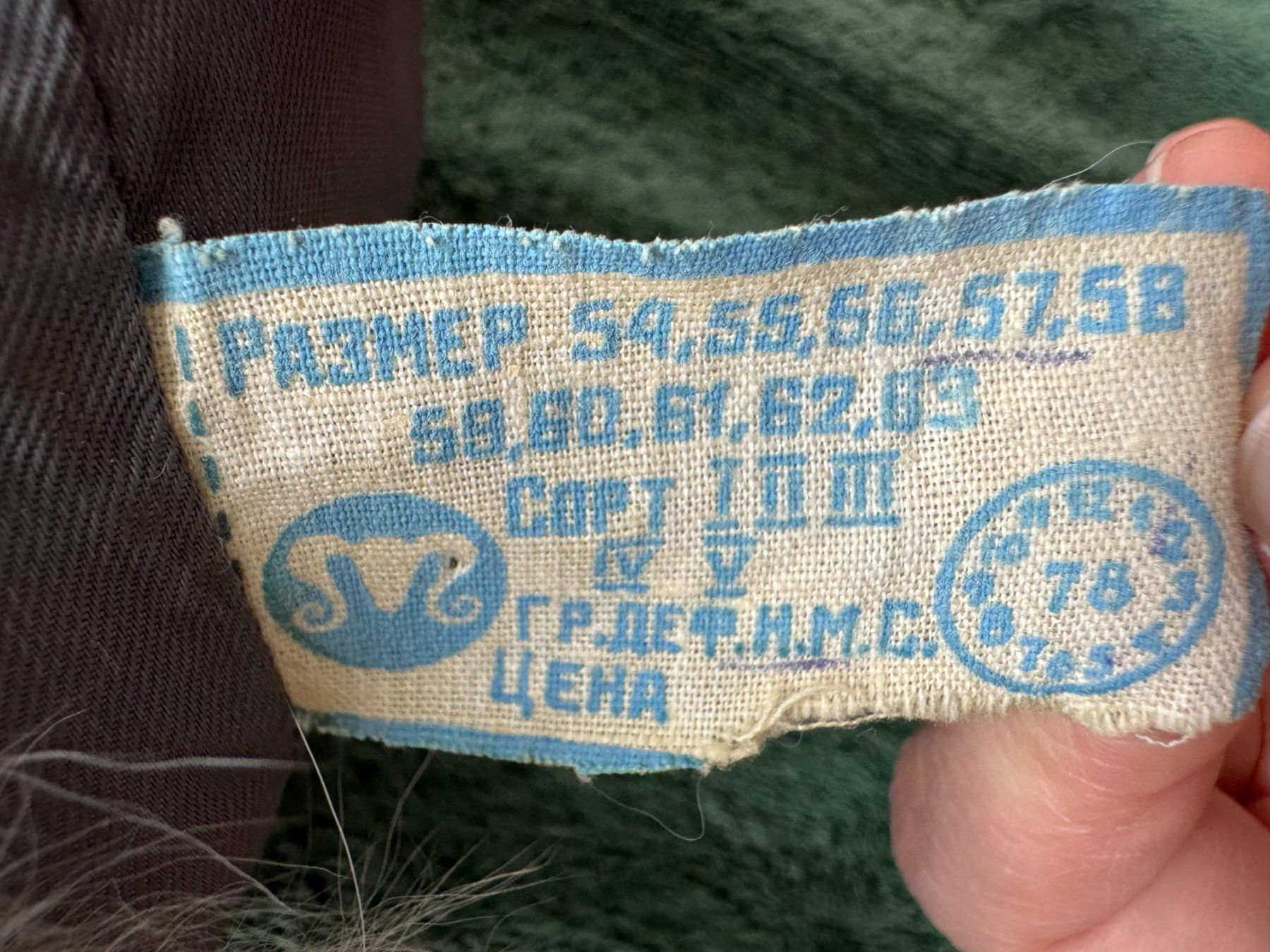 Copricapi, berretti & cappellini: Sowjetischer Pelzhut – Usato da Onex venduto da Joliechose6 5