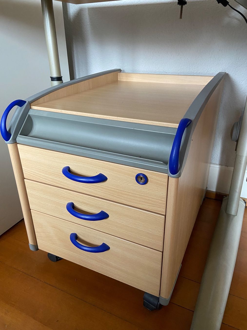 Moll Schreibtische: MOLL  Schreibtisch RUNNER COMPACT, Side Top, Rollcontainer – Gebraucht aus Wohlen AG von  3