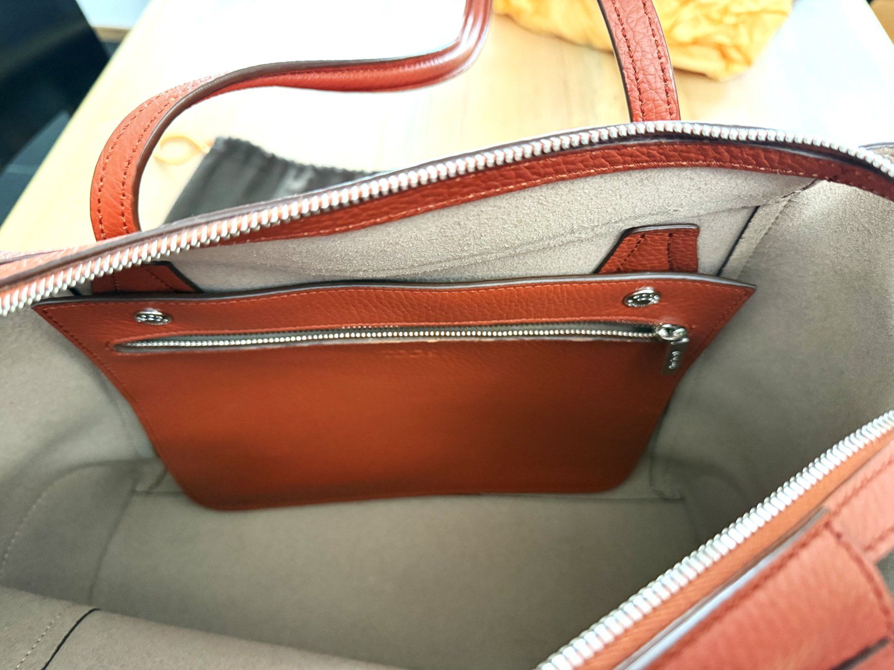 Tod'S Borse da donna: Sac à main Tod's en cuir orange, parfait état! – Usato da Vevey venduto da StudioJAD 6