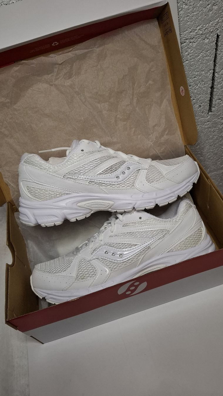 Saucony Scarpe da uomo: Saucony Ride Millenium Taille 42.5 - Neuf! – Nuovo e nell'imballaggio originale da Le Landeron venduto da rue_k9kg