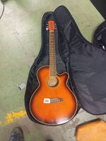 Pearl River accoustic guitarra