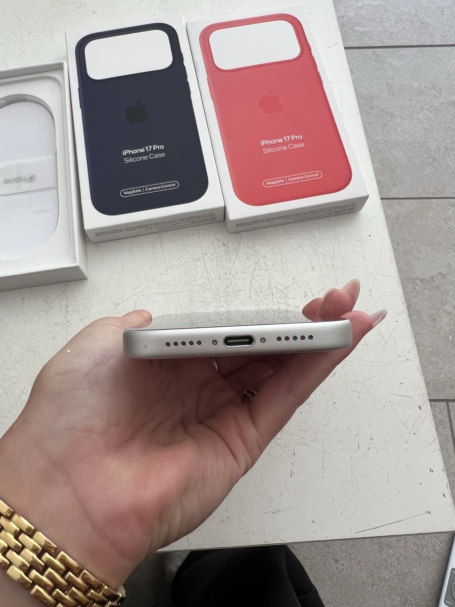 Apple Handys / Smartphones: Apple iPhone 17 Pro Silver – Neu (gemäss Beschreibung) aus Andeer von emi_6dhf 2