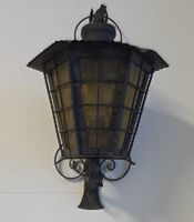 Rustikale Vintage Wandlaterne – Schmiedeeisen & Amber-Glas