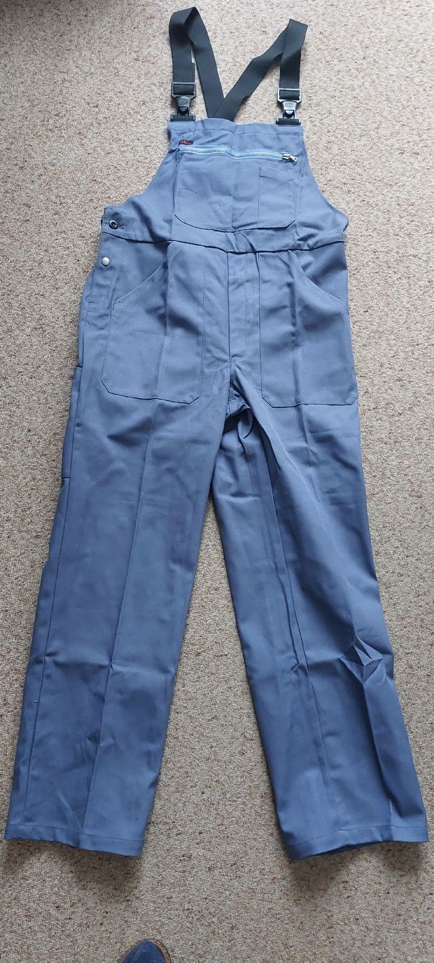 Baby-Mahlzeiten: Arbeitslatzhose – Neu und originalverpackt aus St.Gallen von weweg