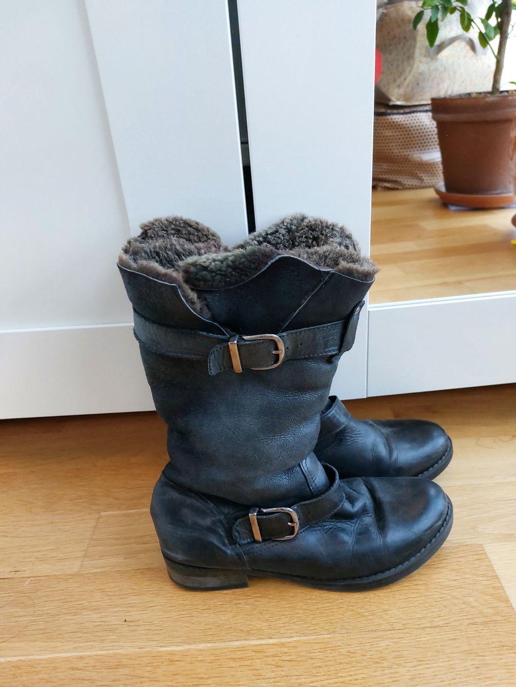 Scarpe da donna: Jolies bottes fourrées en cuir Taille 37 hyper confortables – Usato da Ostermundigen venduto da jul_7t8v