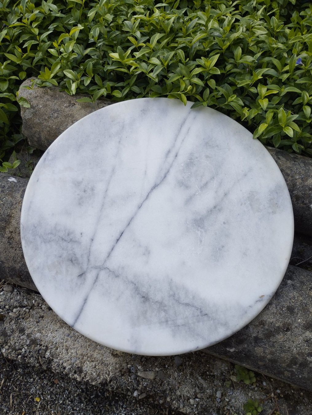 Piatti di portata: Marmor Tischplatte, antik, Durchmesser 50cm – Usato da Ostermundigen venduto da Dinge1 2