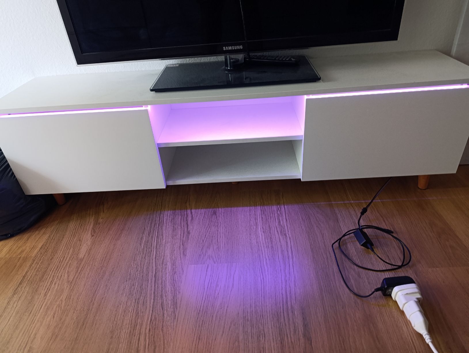 Mobili TV: TV-Möbel mit LED – Usato da Emmenbrücke venduto da jul_9jzn 1